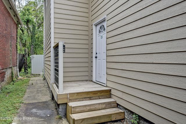 2220 Magazine St, Louisville, KY 40211