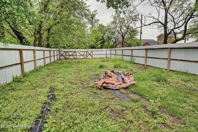 2220 Magazine St, Louisville, KY 40211