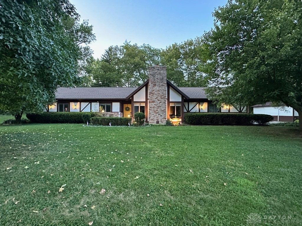 100 Wunderwood Drive, Tipp City, OH 45371
