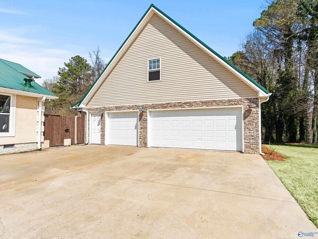 120 Preston Cove Road, Scottsboro, AL 35769