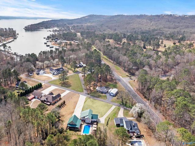 120 Preston Cove Road, Scottsboro, AL 35769