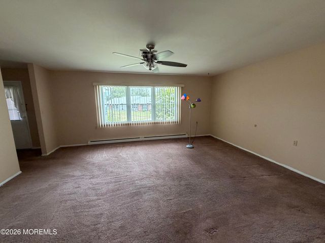 572A Sheffield Court, Lakewood, NJ 08701