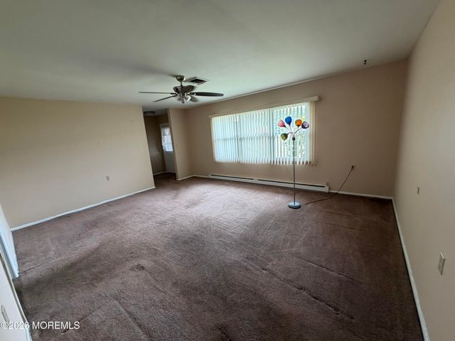 572A Sheffield Court, Lakewood, NJ 08701