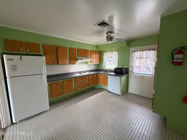 572A Sheffield Court, Lakewood, NJ 08701