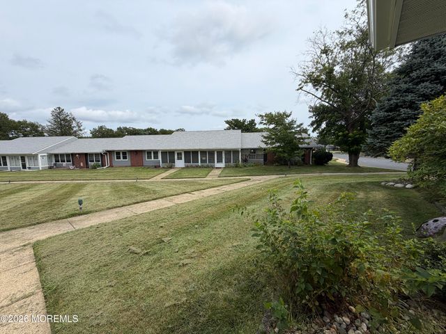 572A Sheffield Court, Lakewood, NJ 08701