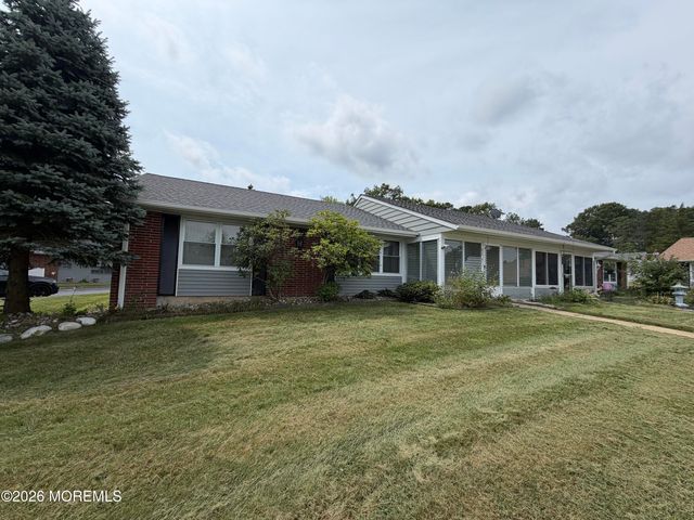 572A Sheffield Court, Lakewood, NJ 08701