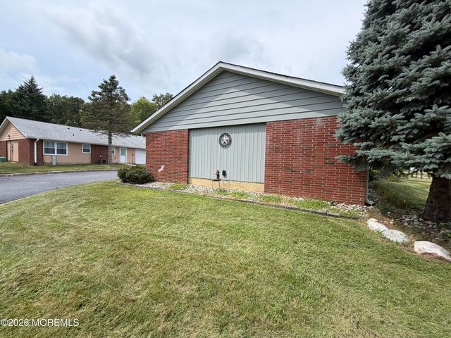 572A Sheffield Court, Lakewood, NJ 08701