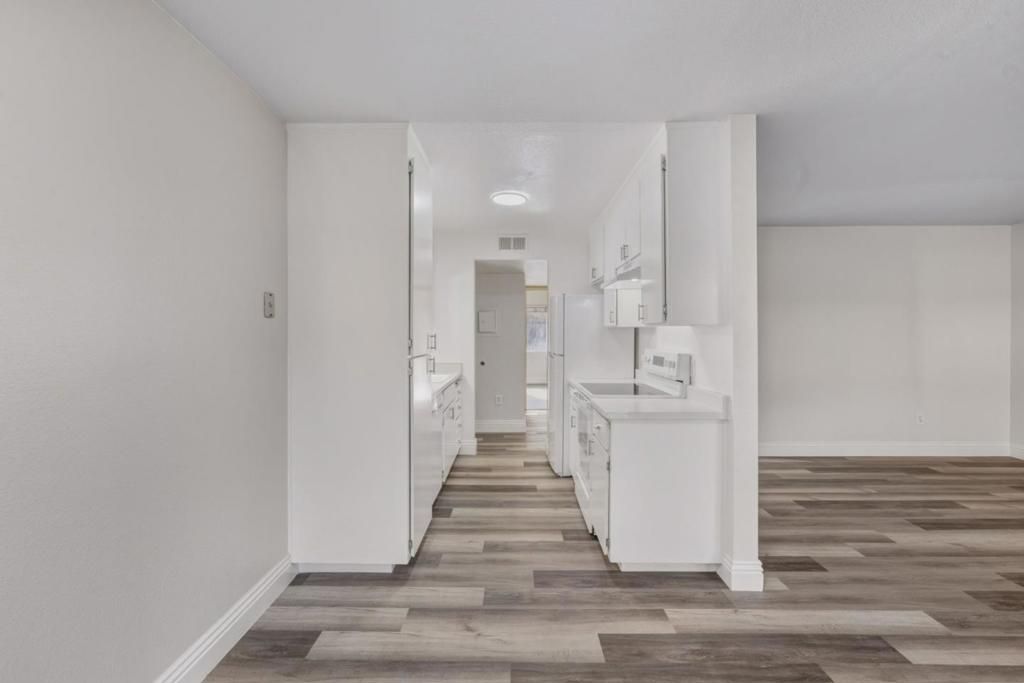 Image 10 of property listing at 305 Tradewinds Drive 7, San Jose, CA 95123