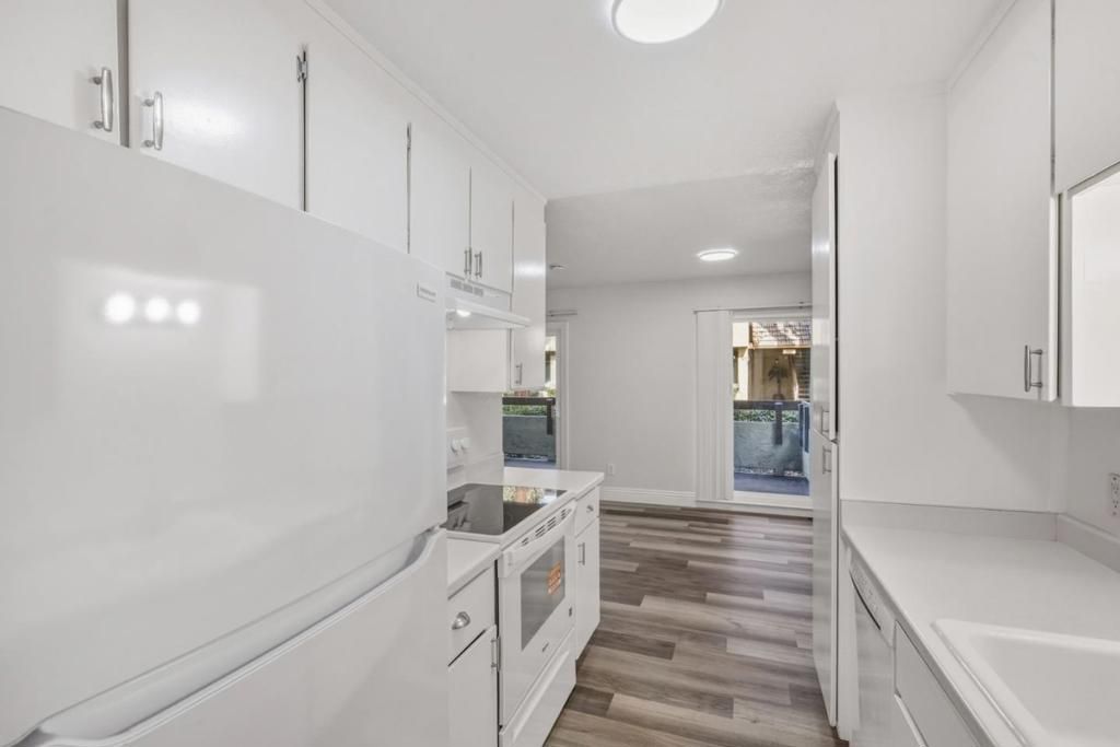 Image 12 of property listing at 305 Tradewinds Drive 7, San Jose, CA 95123