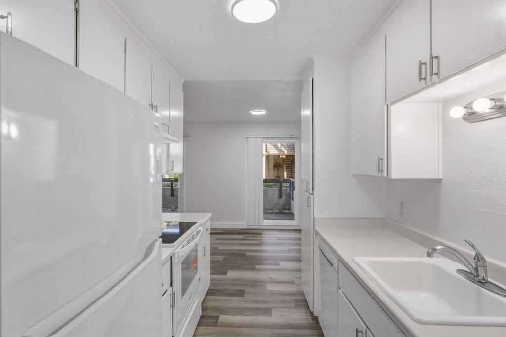 Image 13 of property listing at 305 Tradewinds Drive 7, San Jose, CA 95123