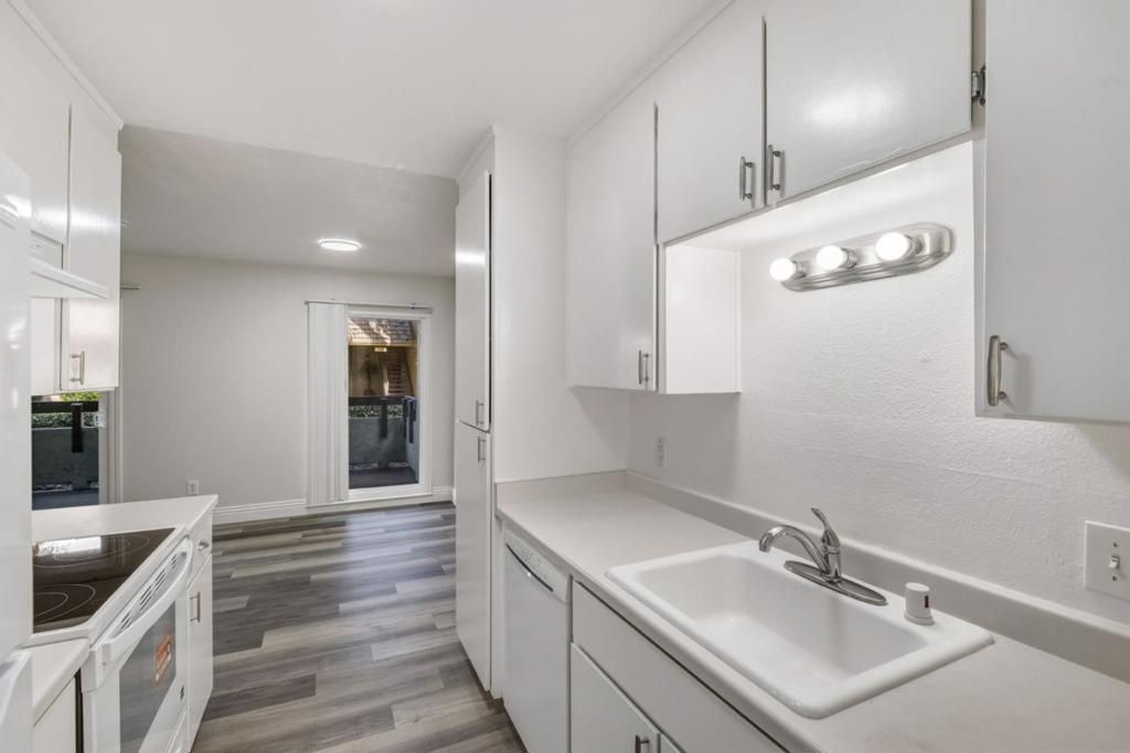 Image 14 of property listing at 305 Tradewinds Drive 7, San Jose, CA 95123