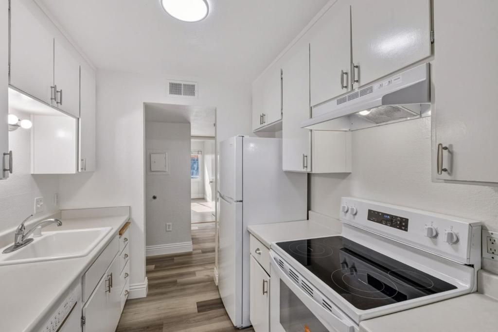 Image 15 of property listing at 305 Tradewinds Drive 7, San Jose, CA 95123