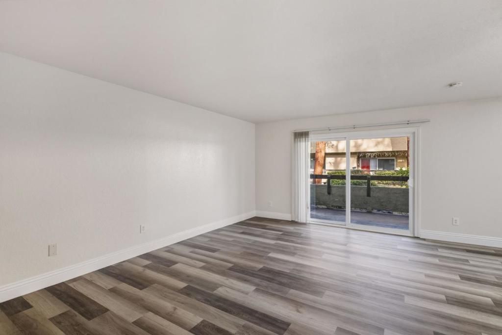 Image 2 of property listing at 305 Tradewinds Drive 7, San Jose, CA 95123