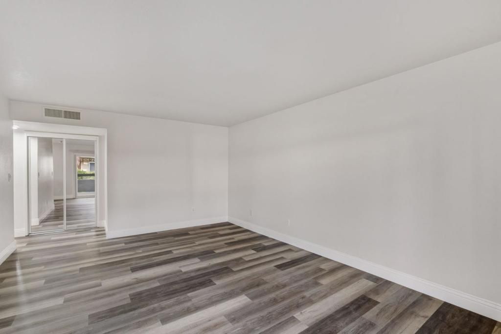 Image 21 of property listing at 305 Tradewinds Drive 7, San Jose, CA 95123