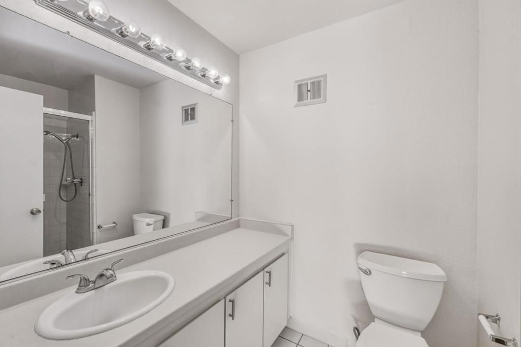 Image 25 of property listing at 305 Tradewinds Drive 7, San Jose, CA 95123