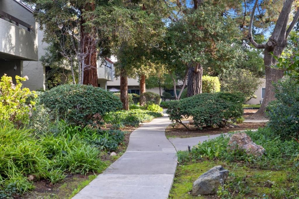 Image 29 of property listing at 305 Tradewinds Drive 7, San Jose, CA 95123