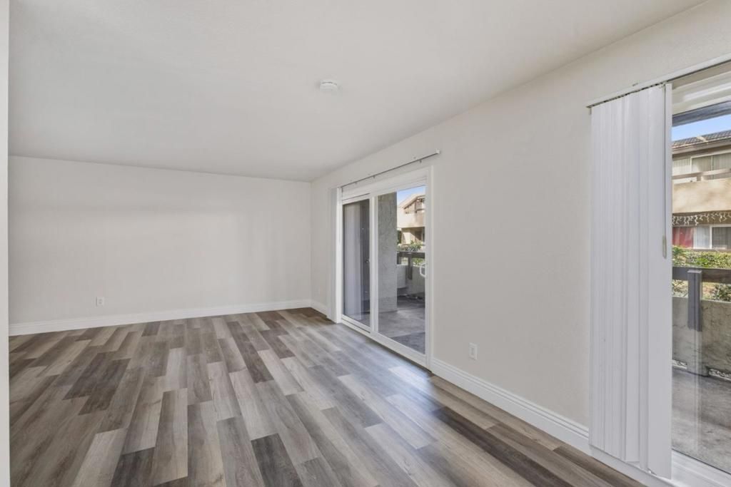 Image 3 of property listing at 305 Tradewinds Drive 7, San Jose, CA 95123