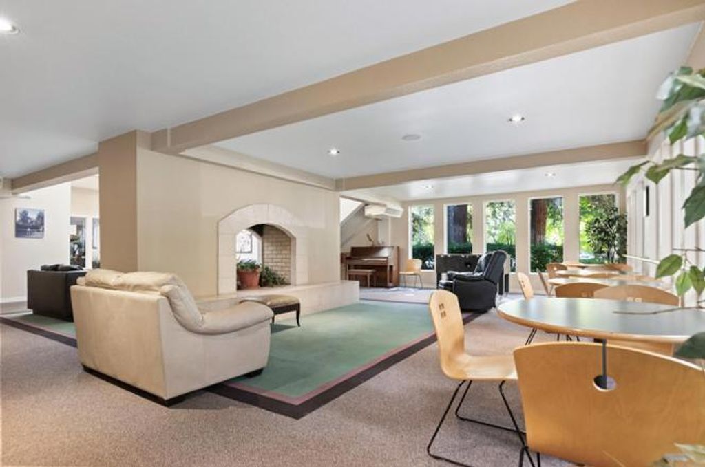 Image 34 of property listing at 305 Tradewinds Drive 7, San Jose, CA 95123