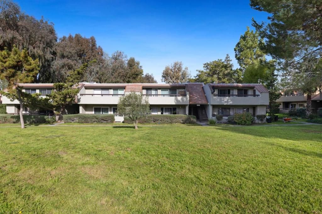 Image 42 of property listing at 305 Tradewinds Drive 7, San Jose, CA 95123