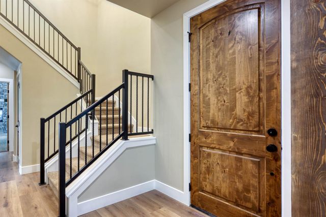39484 Crest Point Lane, Shaver Lake, CA 93664