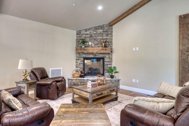 39484 Crest Point Lane, Shaver Lake, CA 93664