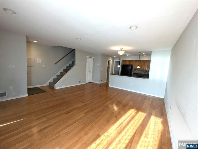 609 River Renaissance C09, East Rutherford, NJ 07073