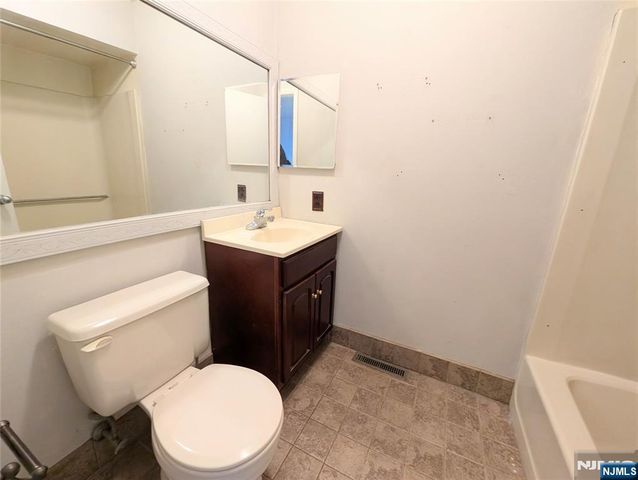 609 River Renaissance C09, East Rutherford, NJ 07073