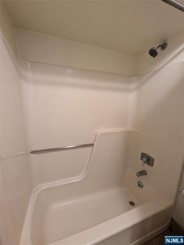 609 River Renaissance C09, East Rutherford, NJ 07073