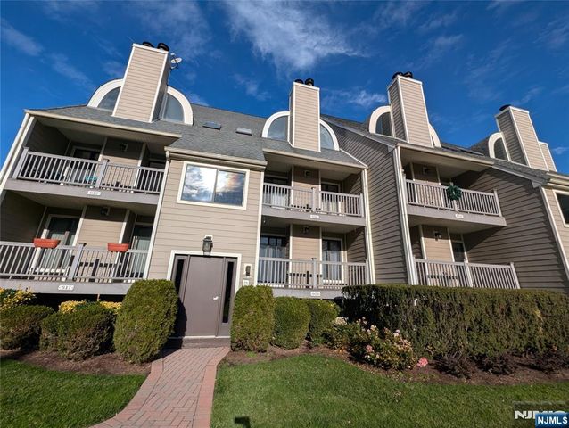 609 River Renaissance C09, East Rutherford, NJ 07073