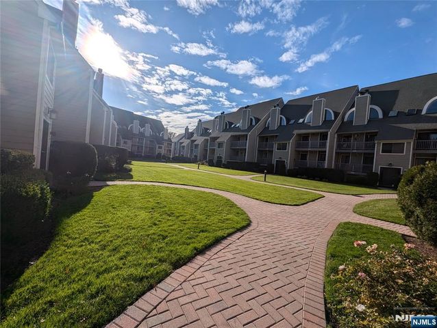 609 River Renaissance C09, East Rutherford, NJ 07073