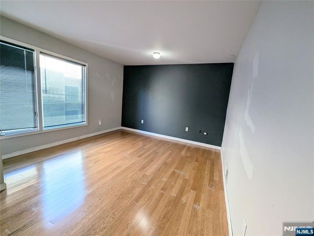 609 River Renaissance C09, East Rutherford, NJ 07073