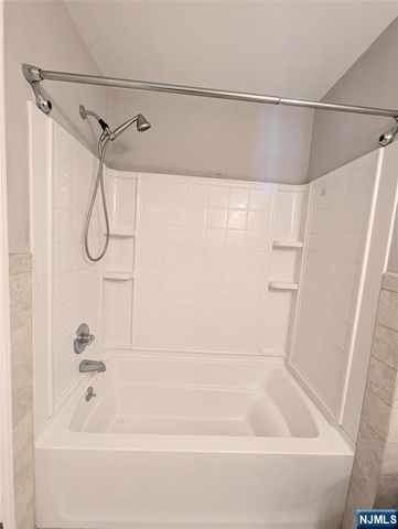 609 River Renaissance C09, East Rutherford, NJ 07073
