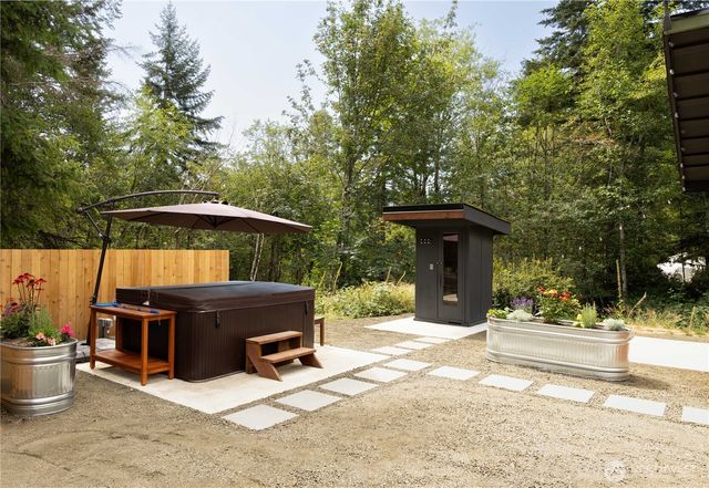 430 E Twilight Way, Allyn, WA 98524