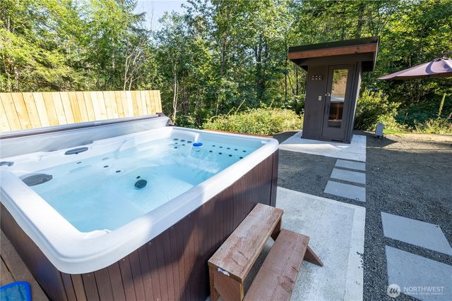 430 E Twilight Way, Allyn, WA 98524