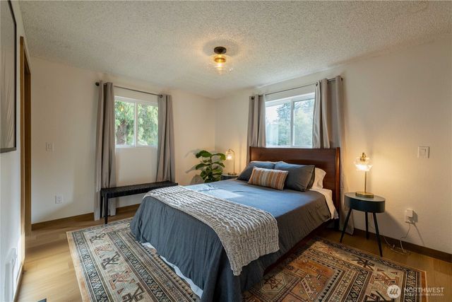 430 E Twilight Way, Allyn, WA 98524