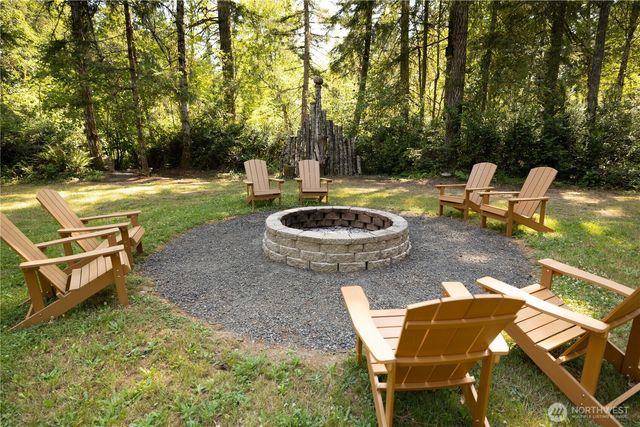430 E Twilight Way, Allyn, WA 98524