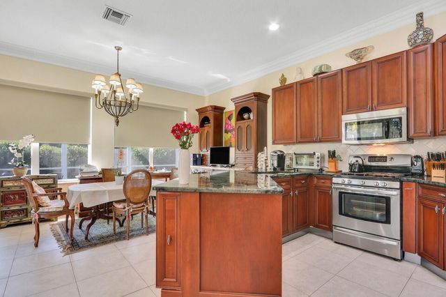 8241 Heritage Club Drive, West Palm Beach, FL 33412