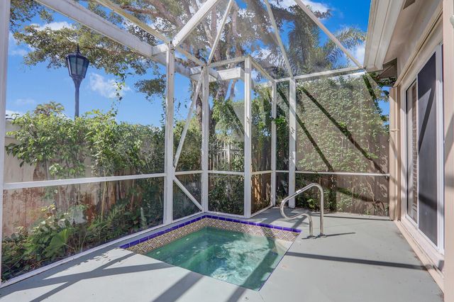 8241 Heritage Club Drive, West Palm Beach, FL 33412