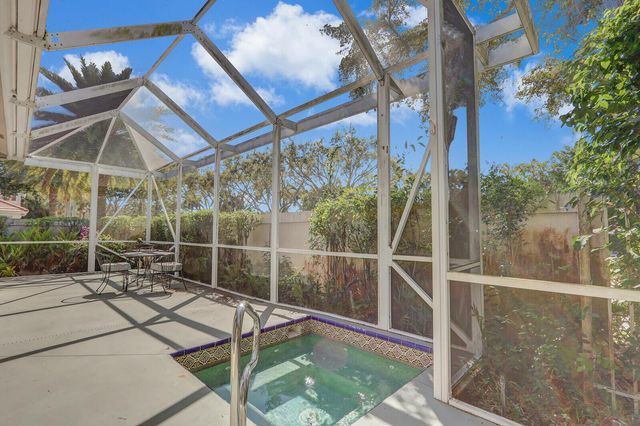 8241 Heritage Club Drive, West Palm Beach, FL 33412