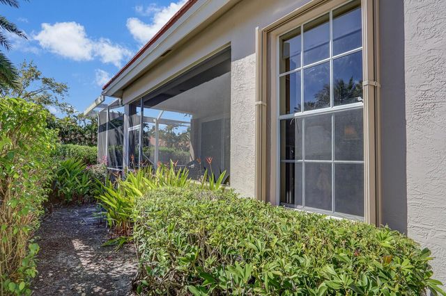 8241 Heritage Club Drive, West Palm Beach, FL 33412