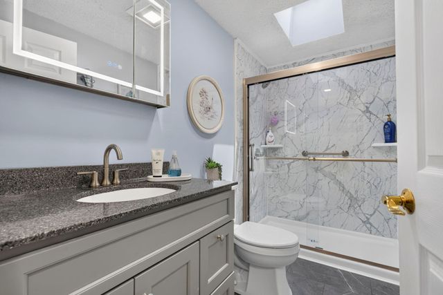 8 Hampton Street, Concord, NH 03301