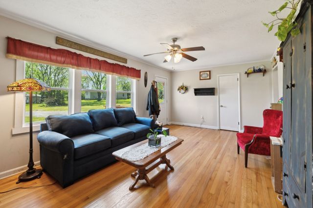 319 Hogan Rd, Gordonsville, TN 38563