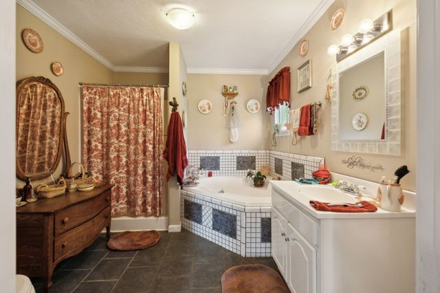 319 Hogan Rd, Gordonsville, TN 38563