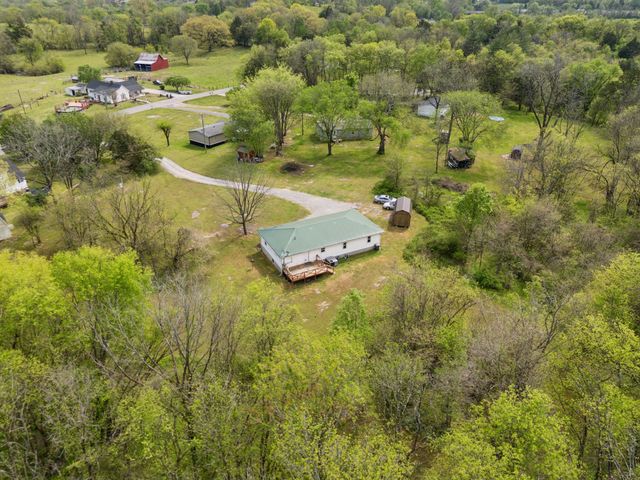 319 Hogan Rd, Gordonsville, TN 38563