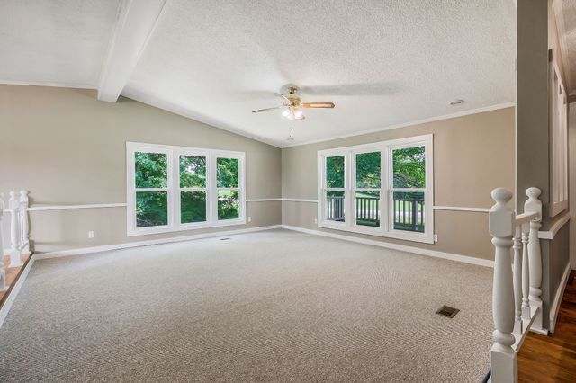 572 Lakeside Rd, Byrdstown, TN 38549