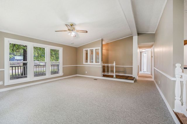 572 Lakeside Rd, Byrdstown, TN 38549