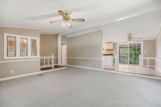 572 Lakeside Rd, Byrdstown, TN 38549