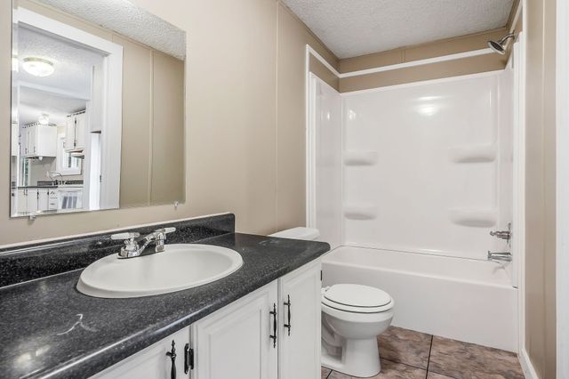 572 Lakeside Rd, Byrdstown, TN 38549