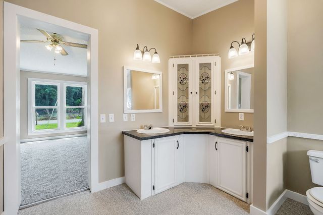 572 Lakeside Rd, Byrdstown, TN 38549