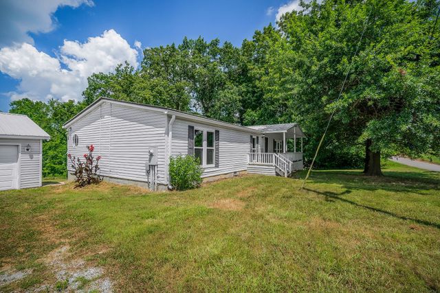 572 Lakeside Rd, Byrdstown, TN 38549